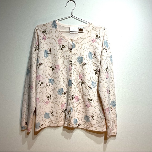 Liz Claiborne Floral Knit Sweater Size L. Calm Soft Pattern Like New Comfortable - Picture 8 of 8